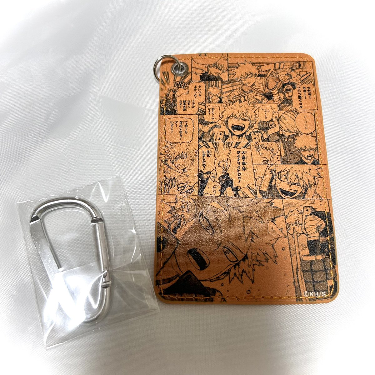 senri_1225's tweet photo. 購入品。まさかのパスケース。どのアニメグッズでも使わないだろうと今まで避けて来たのに…。裏もいいな〜て🥺 https://t.co/BhfaDN10CI