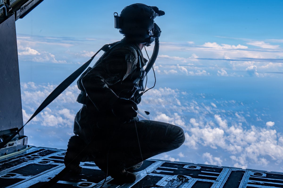 usairforce's tweet photo. Airpower looks different from every angle — F-35s overhead, B-52s on mission, tankers extending reach and Airmen training for the fight.

More top shots at https://t.co/SEDVIwMU66 https://t.co/61piRfjK5P
