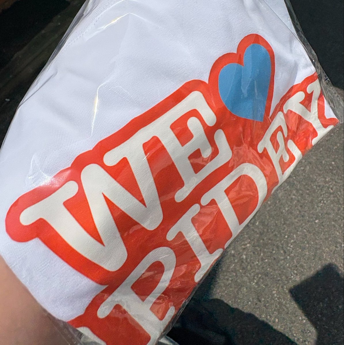 wjxi29's tweet photo. #WES2SPIDEY #스파이더맨 
넘넘 좋앗어용!! 💞💞
여길 봐도 저길 봐도 톰스파가 한가득 ^.^
운 좋게 럭드 티셔츠도 당첨돼서 넘 감사했어요오.. ㅜ ㅜ
SEOUL♡SPIEDY

We remember you peter! https://t.co/LP96OBla4w