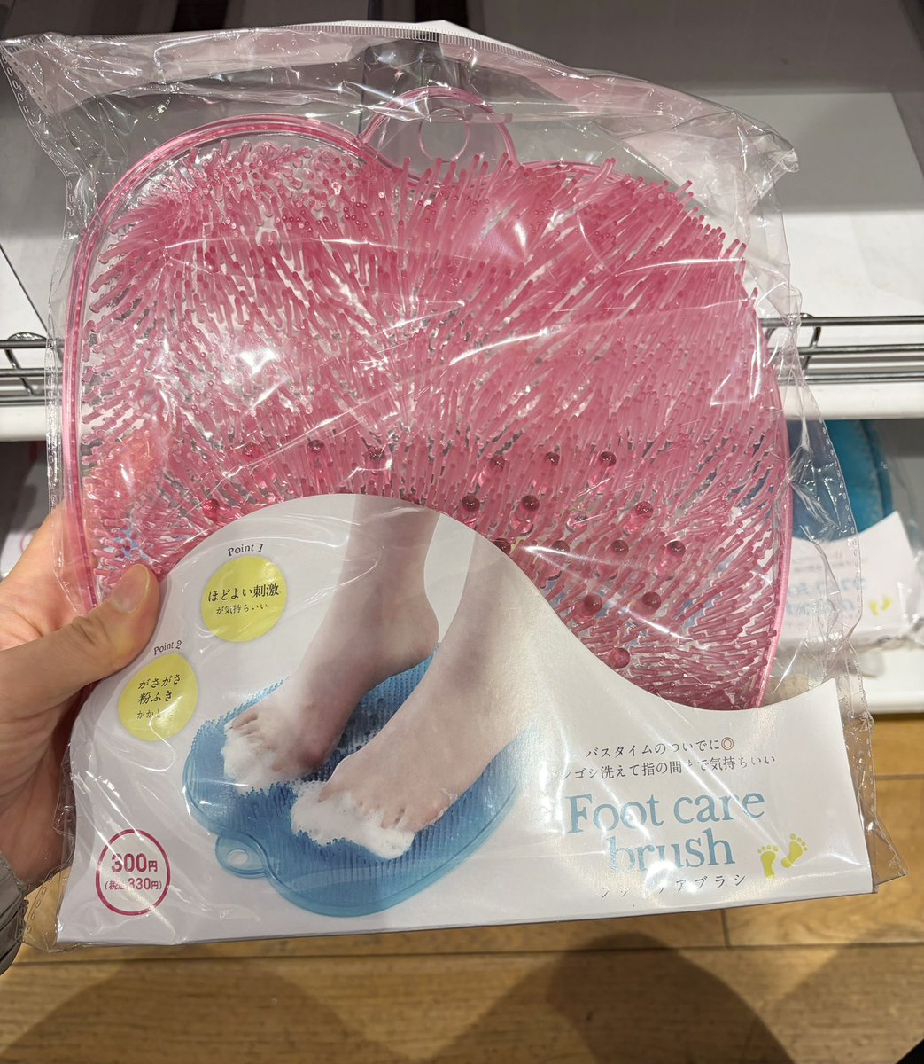 ten_step_up's tweet photo. ダイソーさん、これ300円で出してくれるんですか。子どもの風邪予防に「手洗い、うがい、足洗い」必須。これなら自分で積極的に洗ってくれそう。 https://t.co/O0PPMQWSjs