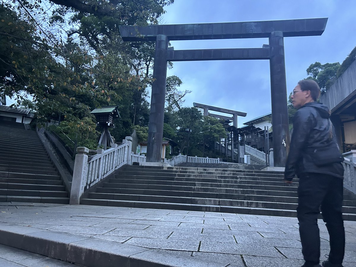 wolf_sheep0's tweet photo. ケモ庭の稽古進行中。
今回の芝居、業務量と時間ない中で前回よりも良い芝居を目指し奮闘しております。でも、座組のみんなが手伝ってくれて、裏も表もとても良い仕上がりになってます。何より、芝居を楽しんでくれてるのが嬉しいよ。

そして自分の厄を祓いに、今日は神社へ⛩️

いい公演にするぞ！ https://t.co/64LPSkOpoS