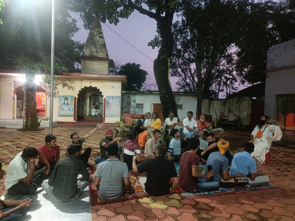 JaganDwivedi's tweet photo. बिग ब्रेकिंग  
मंदिरों में चोरी के विरोध में शिवराजपुर ग्रामवासी कल करेंगे ज्ञापन। मौजूद रहेंगे साधु संत..!

शिवराजपुर। गाजीपुर देवी मंदिर और दहलान धाम मंदिर में हुई चोरी की घटनाओं को लेकर ग्रामीणों में आक्रोश है। साथ ही गांव में थाना/पुलिस चौकी की मांग को लेकर ग्रामीणों ने पुलिस https://t.co/gFBWKqBuRt