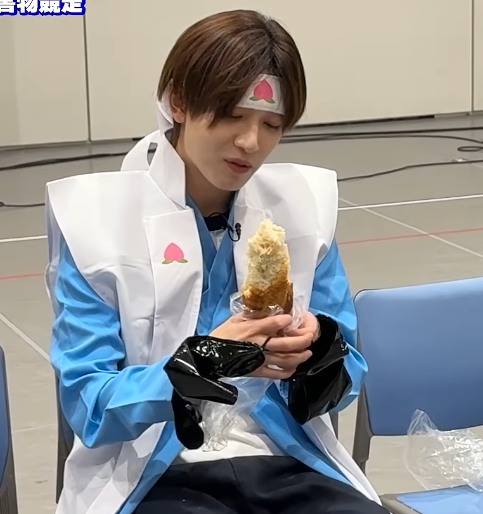 rryn_meow_'s tweet photo. 「幼少期からずっとアイドルがゆえ大真面目にずれている」みじゅれあ、これすぎるな。ガチでフランスパンの食い方蛙化すぎてしばらく引きずったんだけどあれ爆笑 嶺亜ってうさぎさんか何かだったのかな❓️と思ったよ。 https://t.co/KY3bpt96J8