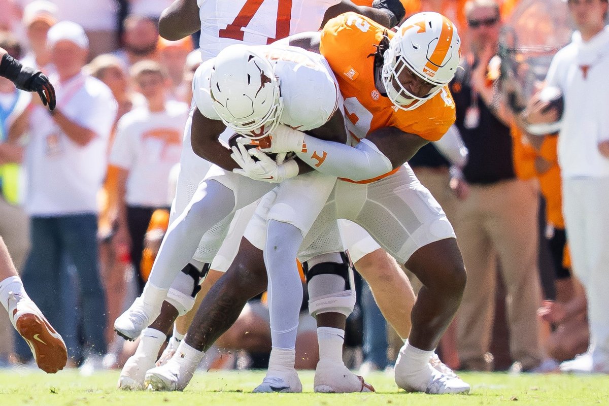 CamMellor's tweet photo. Our @PFN365 highest-graded defensive lines in Week 4:

Tennessee: 93.2
Texas Tech: 93.0
Bowling Green: 92.8
Fresno State: 92.7
Air Force: 92.6
UCLA: 91.6
Nevada: 91.6
Southern Miss: 90.0
Oklahoma State: 88.8
Texas: 88.6
UCF: 88.6
Washington: 88.5
Oregon State: 88.0
Iowa State: 87.8
Kansas State: 86.2
