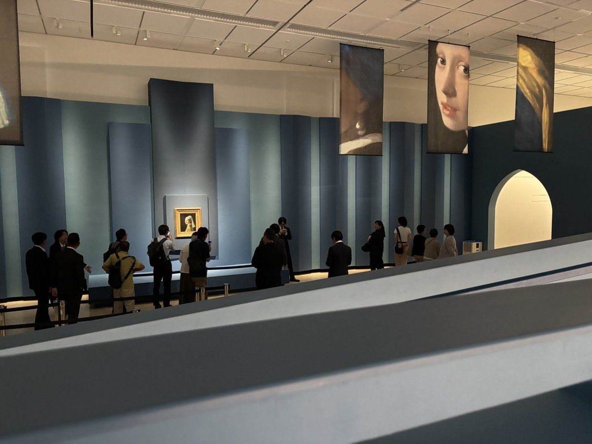 ayn_urur's tweet photo. フェルメール展
2時間？2時間半？くらい行ったり来たりしてゆっくり見れて、手伸ばしたら触れるよね！？位の距離で10分でも20分でも居ても良くて、でも戻って離れた場所からぼーっと空間を見てるのも良かった https://t.co/xrc02UVyR3