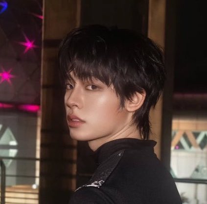loneelyina's tweet photo. thank you so much to whoever did por’s makeup especially the eye shadows 🧎‍♀️ https://t.co/CemhrKdXSc
