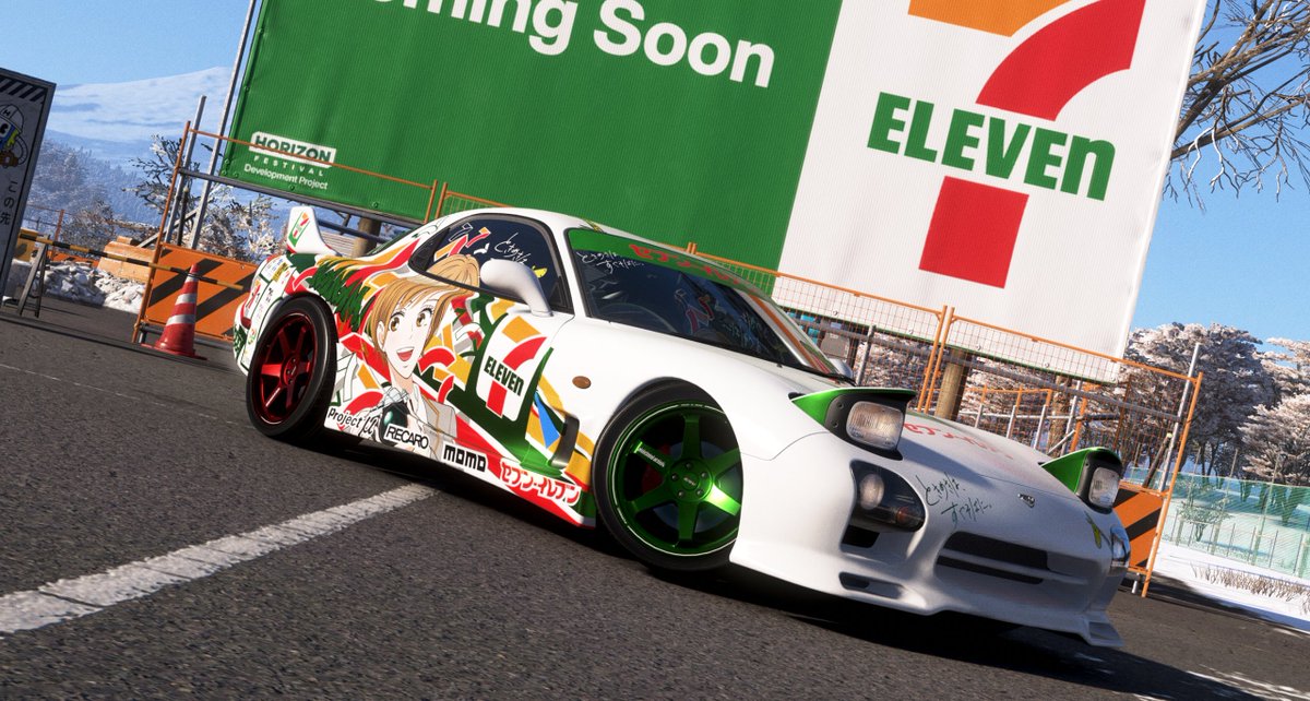 KamikazeS2K's tweet photo. セブンイレブンコラボに向けて痛車製作完了！キャラクターは過去のセブンイレブンアニメCMよりナナミです！
RXｰ7に７基調のデザインでまとめました！
普段セブンイレブン行く方には分かるロゴや看板ネタなども！

車種 1992 Mazda RXｰ7 
ｼｪｱｺｰﾄﾞ 145 407 787
#ForzaHorizon6
#セブンイレブン https://t.co/iq926uyCB2