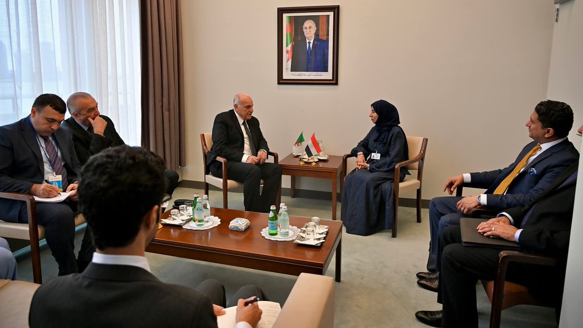 Algeria_MFA's tweet photo. على هامش أشغال الدورة الحادية والثمانين للجمعية العامة للأمم🇺🇳، تحادث السيد @AhmedAttaf_Dz  وزير الدولة، وزير الشؤون الخارجية والجالية الوطنية بالخارج والشؤون الإفريقية مع نظيرته من الجمهورية اليمنية، حيث قدم السيد أحمد عطاف تهانيه لها بمناسبة تعيينها على رأس الدبلوماسية اليمنية https://t.co/FFCvQjhW0K
