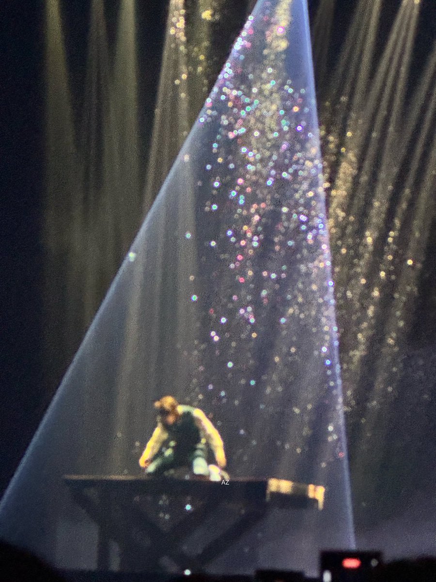 AZ8833's tweet photo. 🪄✨💫

#KAI #카이 #Jongin #종인 #엑소카이
#KAION #KAION_ENCORE https://t.co/ATc80CCEkM