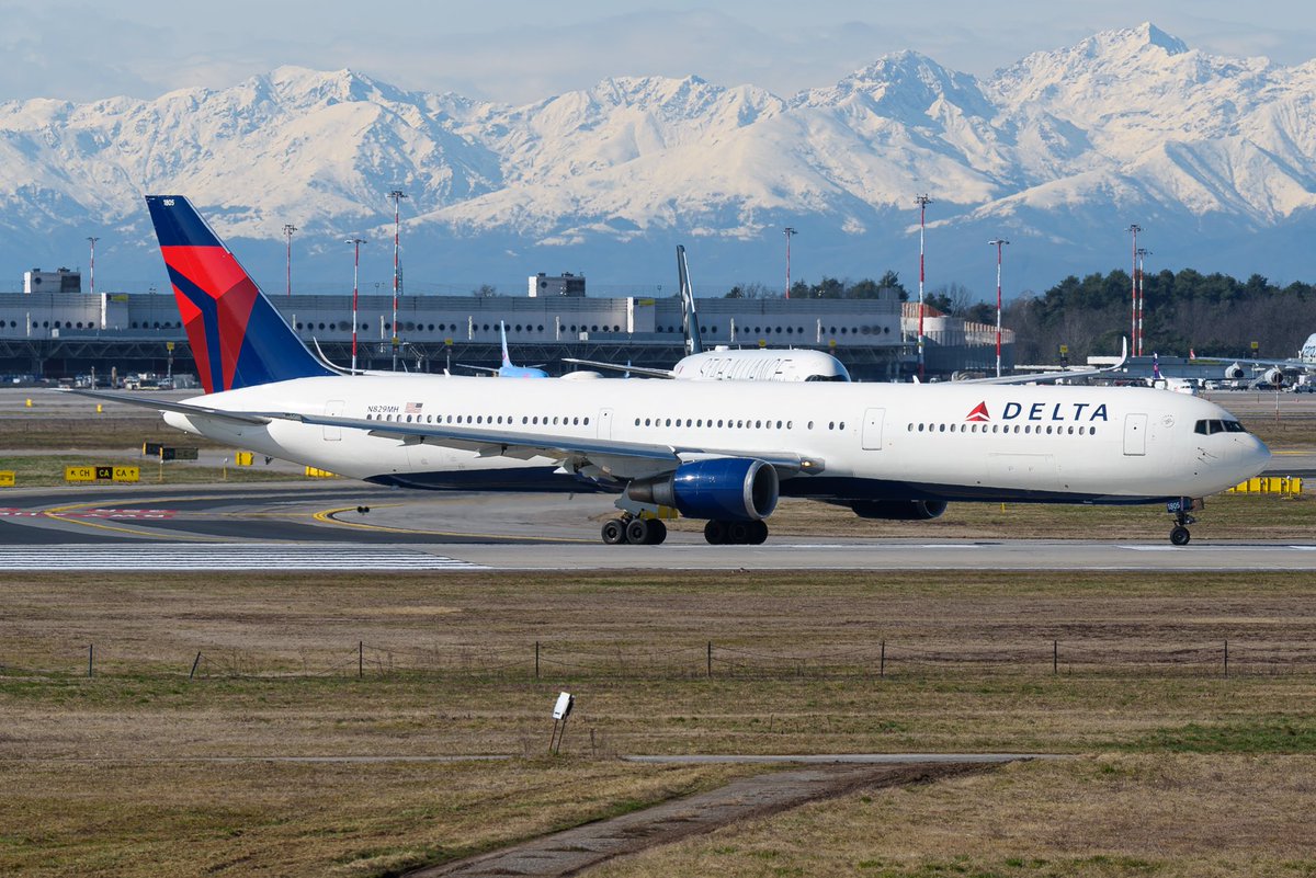 ootb_46's tweet photo. #B767初飛行の日 https://t.co/93Cb1EJ46G