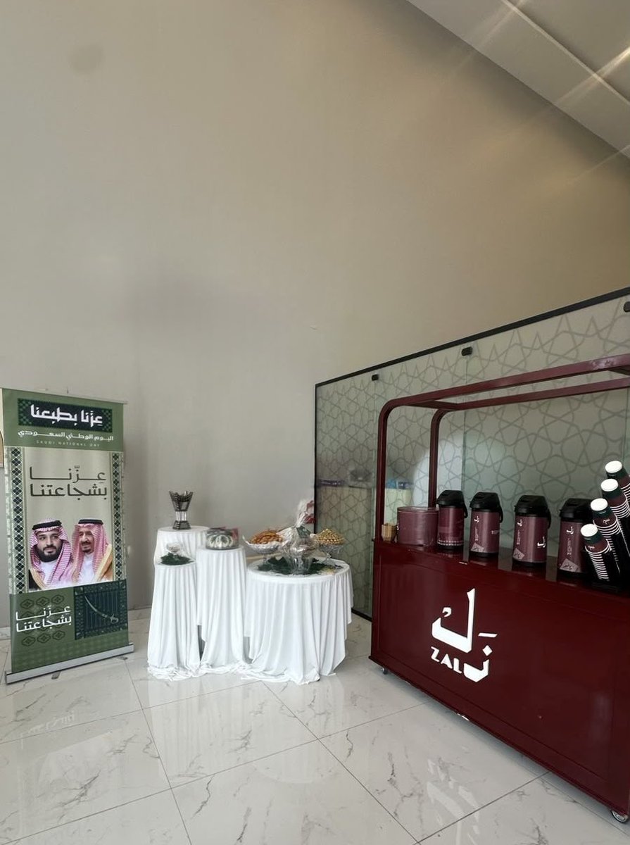 Tatweer_co's tweet photo. احتفاءً باليوم الوطني السعودي 🇸🇦
احتفل�� الشركة بهذه المناسبة الوطنية الغالية في مقرها، بمشاركة منسوبيها، في أجواء تعكس الاعتزاز بالوطن والفخر بمسيرته وإنجازاته.

كل عام ووطننا شامخ بالعز والمجد 🇸🇦
#اليوم_الوطني_السعودي #اليوم_الوطني96 https://t.co/UGke2umbrb
