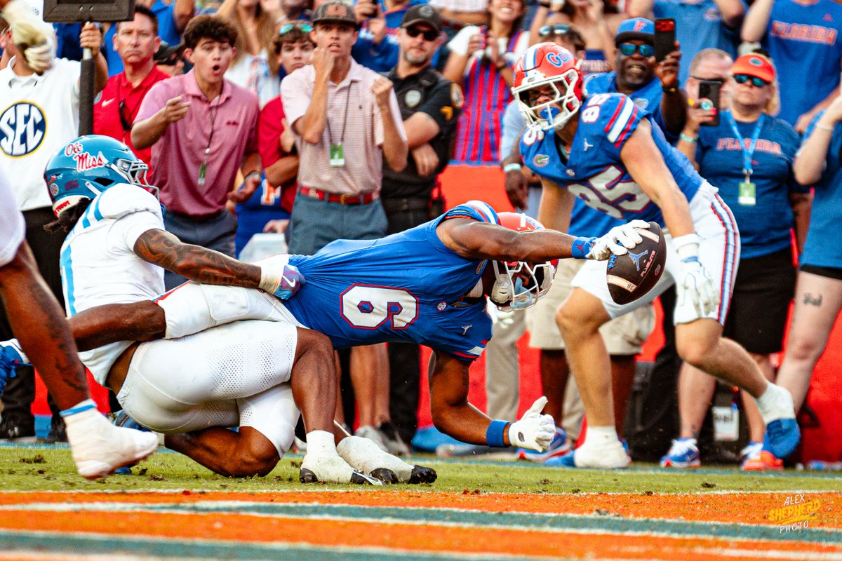 GatorDave_GB's tweet photo. Ummm...

Florida is one touchdown away (28) from matching its total from all of last season (29).

📸 @agentshep https://t.co/3wUlTb6Ges