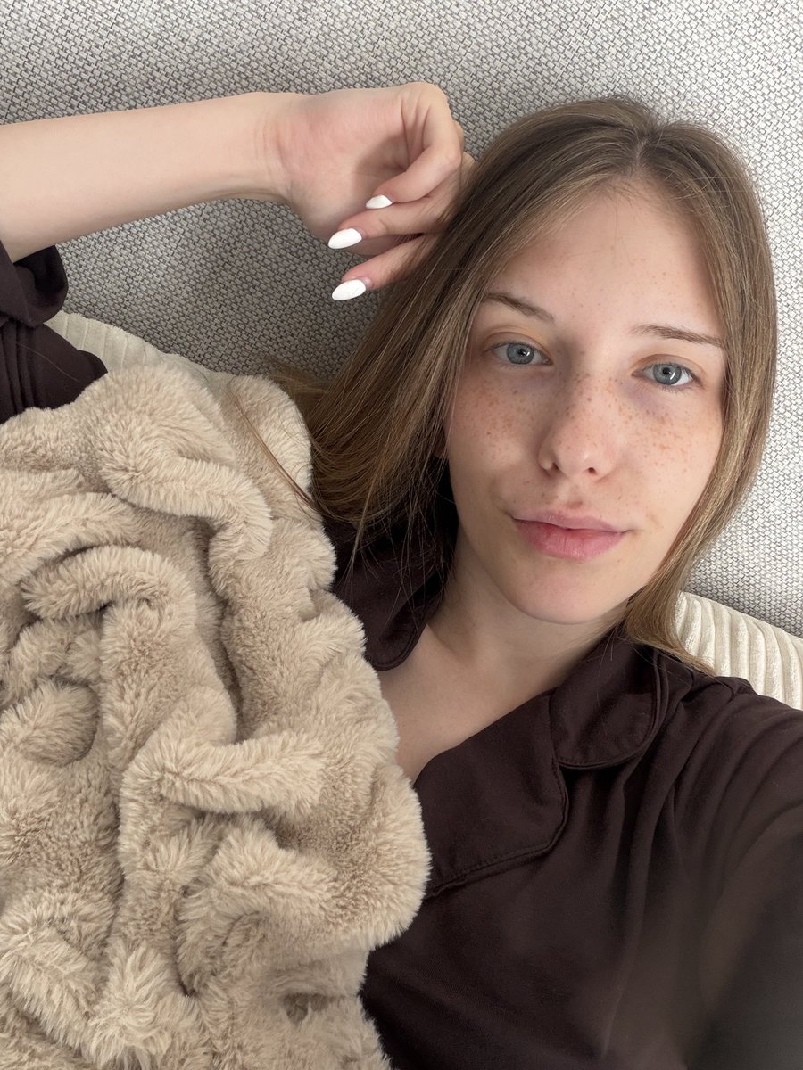 Deesselouna333's tweet photo. Tout ce dont tu as besoin dans la vie, c’est une femme puissante qui te dit quoi faire. Maintenant, à genoux🐕‍🦺🐕‍🦺🐾🐾🐾🐾🐾🐾🐾🐾

#findom #soumis #moneymiss #domina #maitresse #paypig #moneyslave  #fetichiste #humanATM #feet #ATM #Paris https://t.co/DD5vY1DgHm