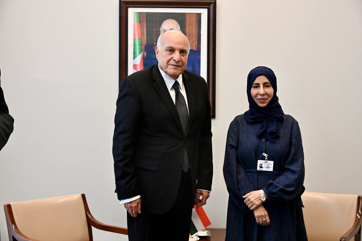 Algeria_MFA's tweet photo. على هامش أشغال الدورة الحادية والثمانين للجمعية العامة للأمم🇺🇳، تحادث السيد @AhmedAttaf_Dz  وزير الدولة، وزير الشؤون الخارجية والجالية الوطنية بالخارج والشؤون الإفريقية مع نظيرته من الجمهورية اليمنية، حيث قدم السيد أحمد عطاف تهانيه لها بمناسبة تعيينها على رأس الدبلوماسية اليمنية https://t.co/FFCvQjhW0K