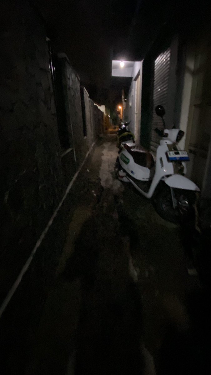 nyonahn's tweet photo. semoga kost gua ga di tutup pager nya (aamiin) https://t.co/8P7a5n6PmR