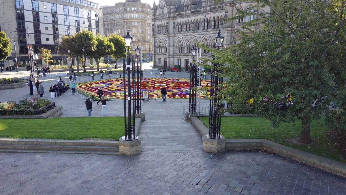 BradfordChannel's tweet photo. The Flower Carpet in Bradford!  Created from Fresh Belgian Flowers - 300,000!

https://t.co/9RL4UYN6II

#bradford #yorkshire #carpet https://t.co/6v2oeU6wAR