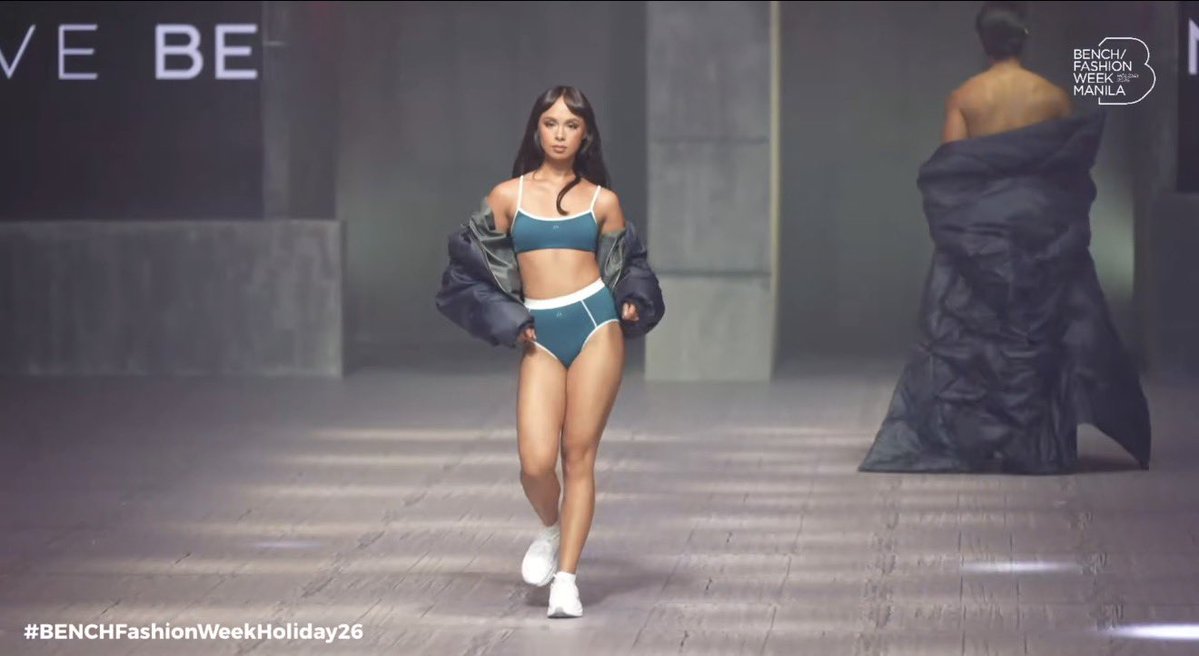 kowalerts's tweet photo. GRABE NAKAKAPASO 🔥🔥

#KailaEstrada stuns for #BenchFashionWeekHoliday26 https://t.co/UXKKF6lS3A
