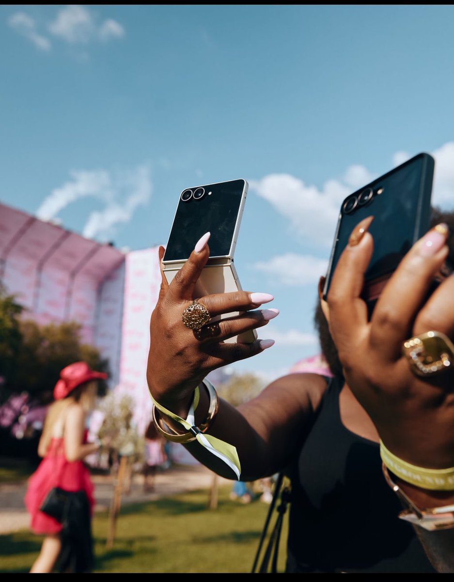 BonoTshivhidzo's tweet photo. The Imaginarium is all about seeing things differently, and the #GalaxyZFold8 fits right in.  Slim, lightweight at just 201g, and easy to carry, then it unfolds into a bigger 7.6” screen when you want more. Powerful tech indeed. @SamsungMobileSA

#LMC #SamsungMobileSA #AD https://t.co/3pvcJVA07Z