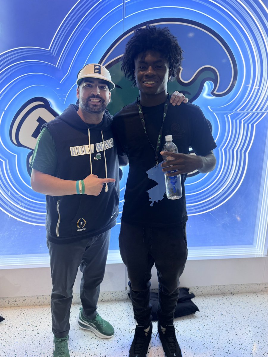 BibbsJerem98299's tweet photo. Blessed to receive another Division 1 offer from Tulane University @CoachSchexTU @Coach_Hall7 @CoachCarterTU @MikeEspy_11 @CoachBingham7 @CoachClampTeam2 @COJO_MC @247Sports @247recruiting https://t.co/YlQAqSi4a3