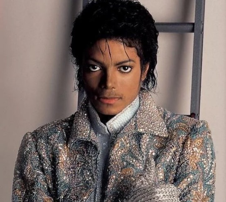PopMedia_1's tweet photo. Top 15 most famous male artists of all time (pure recognition worldwide):

1 Michael Jackson 
2 Elvis Presley 
3 The Beatles 
4 Bob Marley 
5 Elton John 
6 Justin Bieber 
7 Eminem 
8 Prince 
9 Coldplay 
10 Kanye West 
11 Drake 
12 Ed Sheeran 
13 BTS
14 Jay -Z
15 Chris Brown https://t.co/OHpGqdbW6a