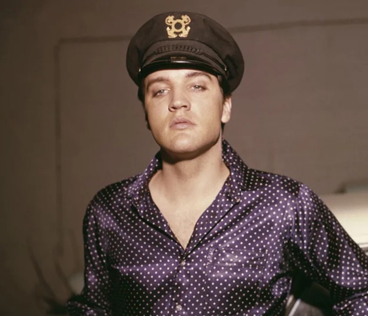 PopMedia_1's tweet photo. Top 15 most famous male artists of all time (pure recognition worldwide):

1 Michael Jackson 
2 Elvis Presley 
3 The Beatles 
4 Bob Marley 
5 Elton John 
6 Justin Bieber 
7 Eminem 
8 Prince 
9 Coldplay 
10 Kanye West 
11 Drake 
12 Ed Sheeran 
13 BTS
14 Jay -Z
15 Chris Brown https://t.co/OHpGqdbW6a
