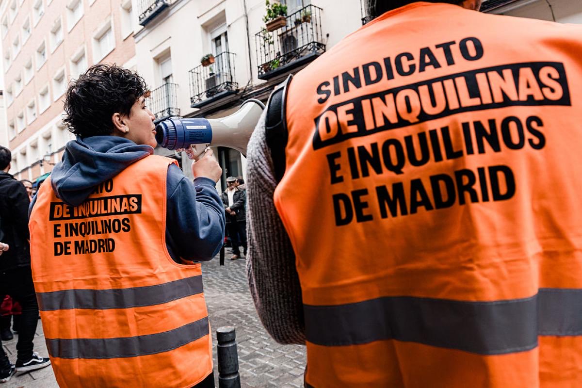 cesida_esp's tweet photo. Desde la Coordinadora Estatal de VIH y Sida, apoyamos la acampada de Sol en la lucha por el derecho a la vivienda. Las personas con VIH, especialmente las mayores, enfrentan una vulnerabilidad extrema. ¡Necesitamos garantizar que todas las personas tengan un hogar digno y seguro! #ViviendaDigna #DerechosHumanos”