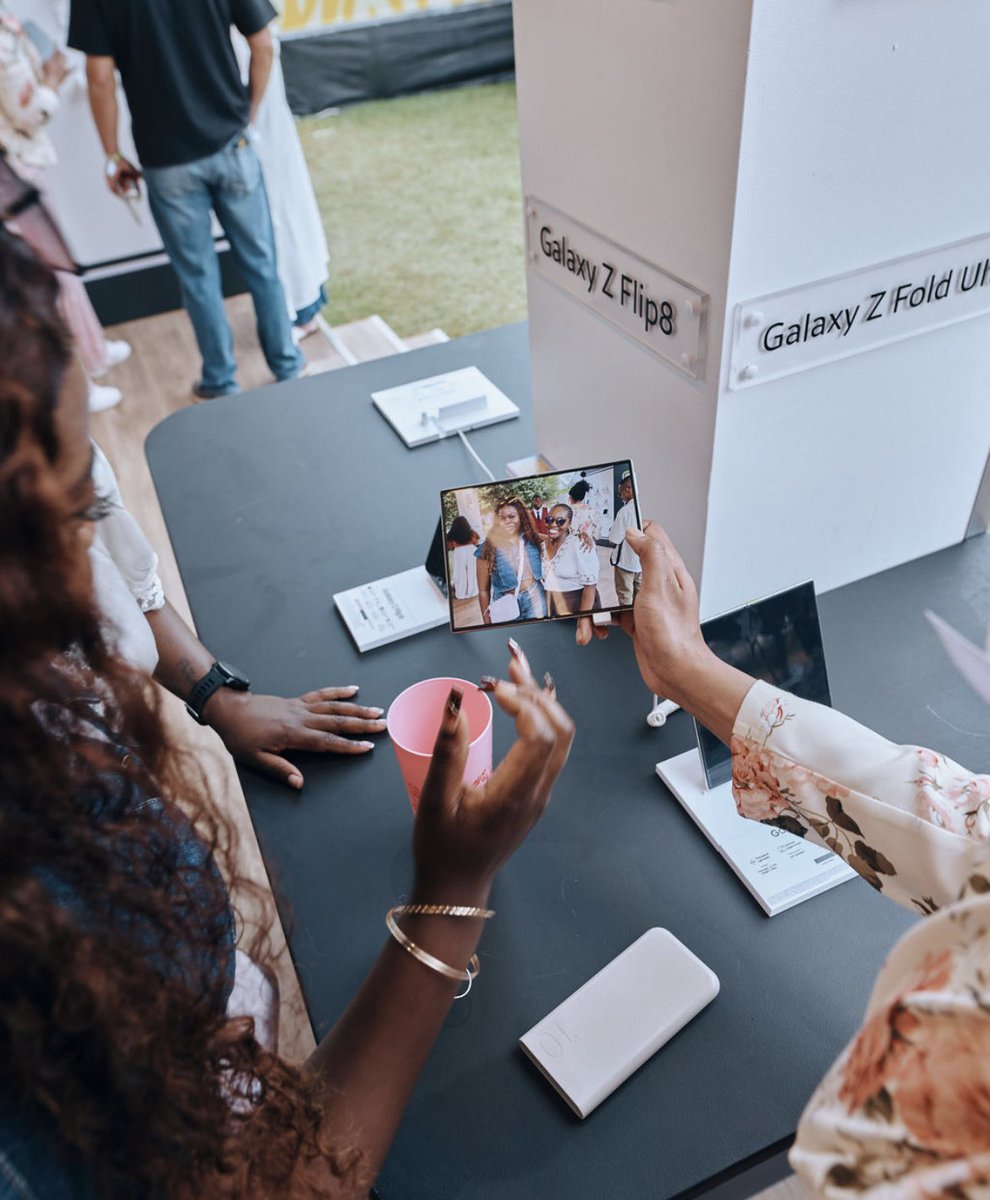 michshoxen's tweet photo. Stepping into a different galaxy at the #LMC

Everything feels straight out of a fantasy. the lights, the energy and the @SamsungMobileSA #GalaxyZFold8 fits right into it with its slim, lightweight design and that BIG screen when unfolded. 

#SamsungMobileSA #AD https://t.co/UXwdsshGGM