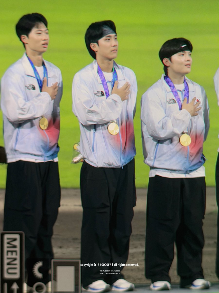 0000ff_sl's tweet photo. 국대 단복뺌.. 금메달리스트 ㅁㅊㅁㅊ https://t.co/Va82rzzros