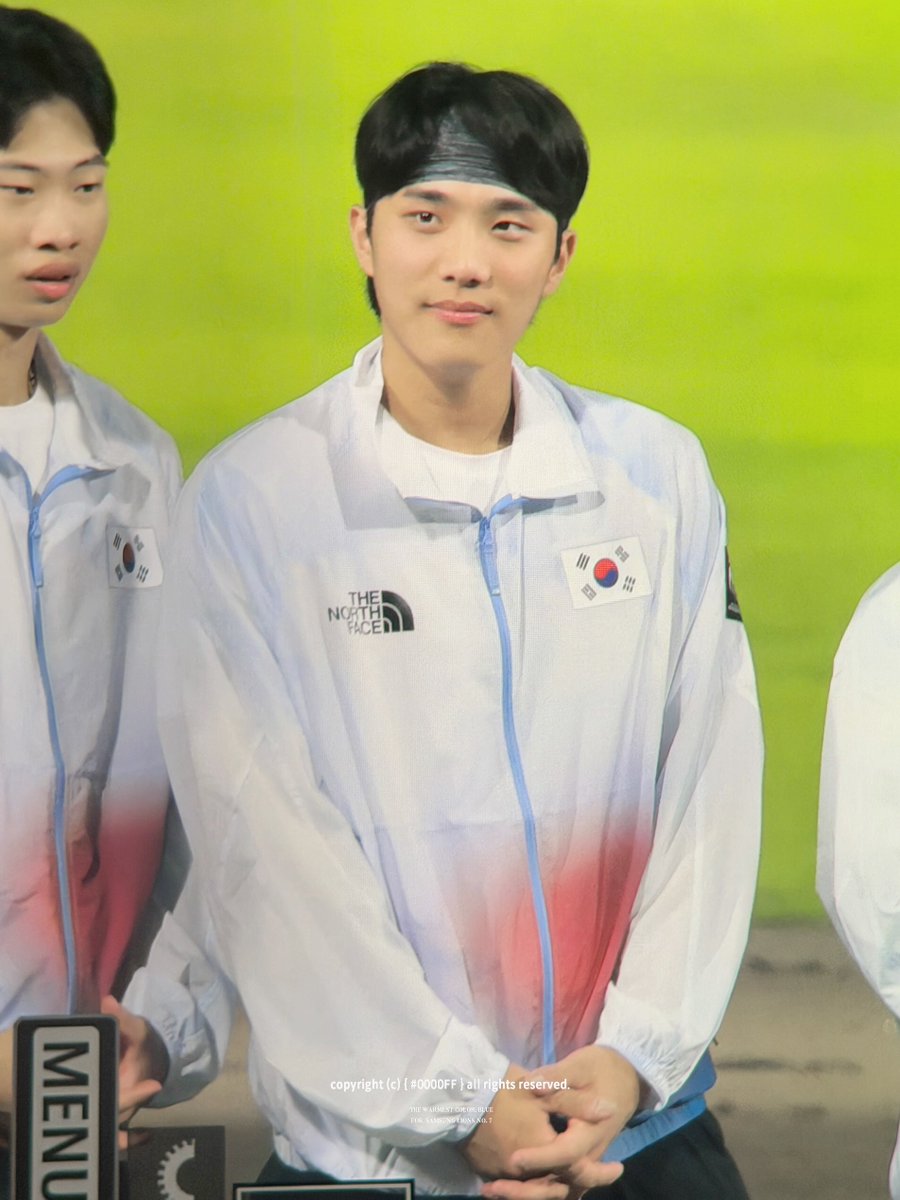 0000ff_sl's tweet photo. 국대 단복뺌.. 금메달리스트 ㅁㅊㅁㅊ https://t.co/Va82rzzros
