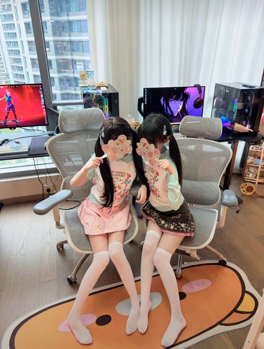 lori14zi3's tweet photo. 有人在吗？？？？？？？   

 开脱！！！上供！！   ！    

真的给b看，反正不要🚪 https://t.co/QyorrRtauI