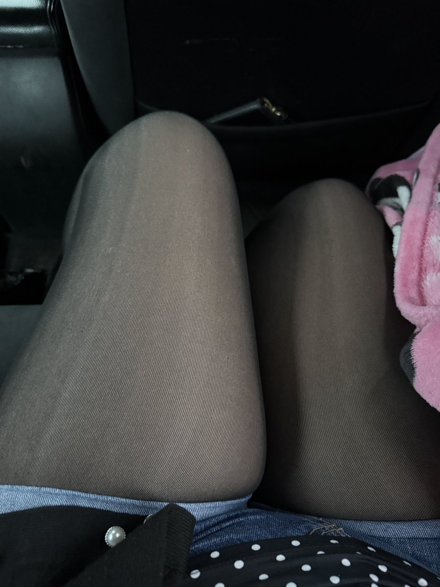 spacecakekushh's tweet photo. #thighpic https://t.co/7YTD5eLseA