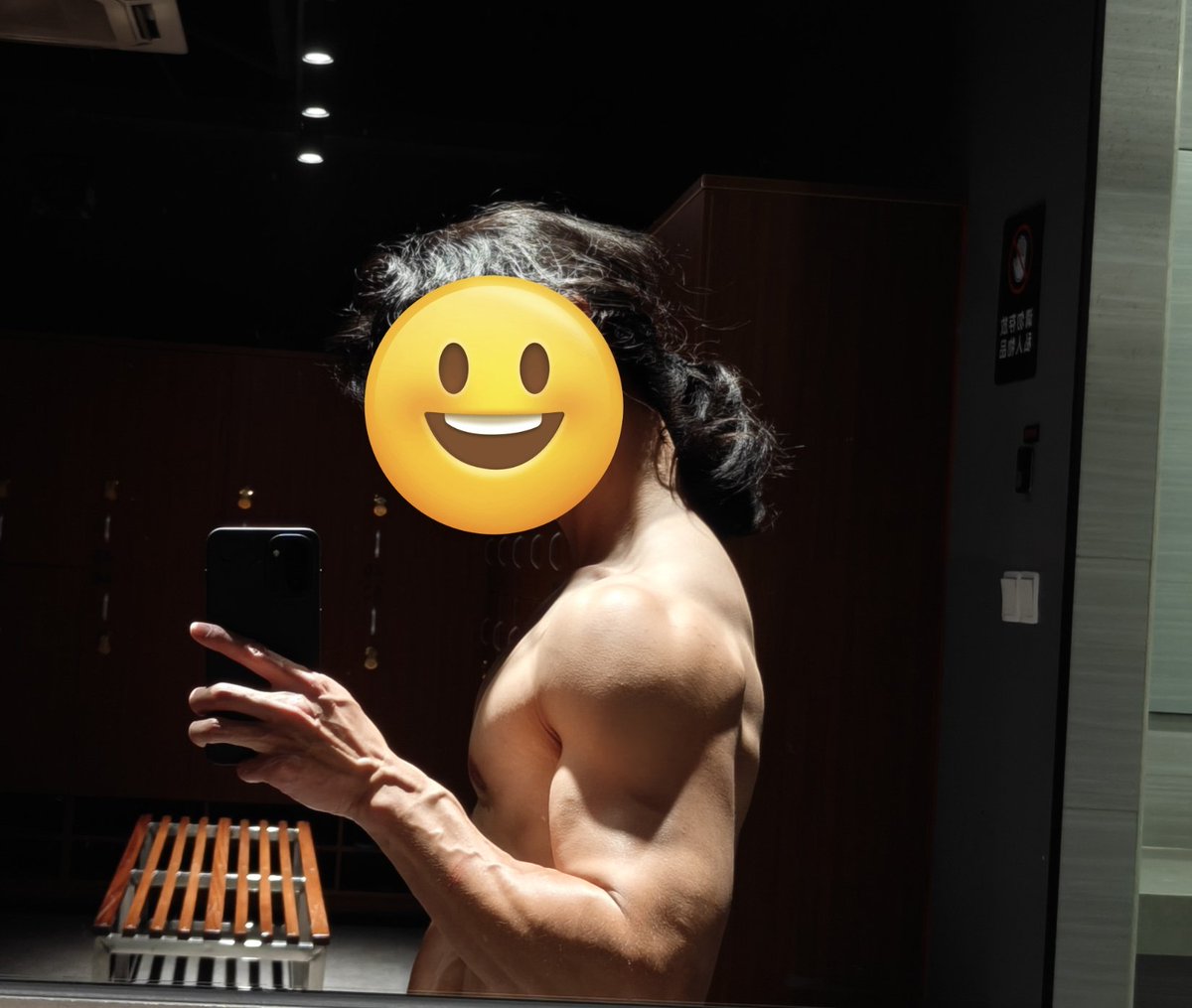 beyouselfb's tweet photo. 随便发点七七八八的图，请和我聊天前辈 #男妈妈 #腹肌 #健身男 #长发男 #胸肌 https://t.co/VYlPtpLPES