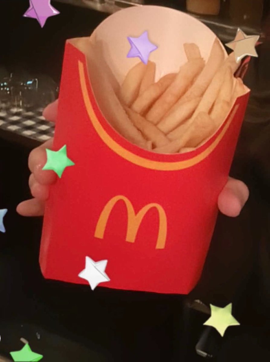 SleepDebuff's tweet photo. これがポテトLなんて許さない https://t.co/y2FLMx18ZL