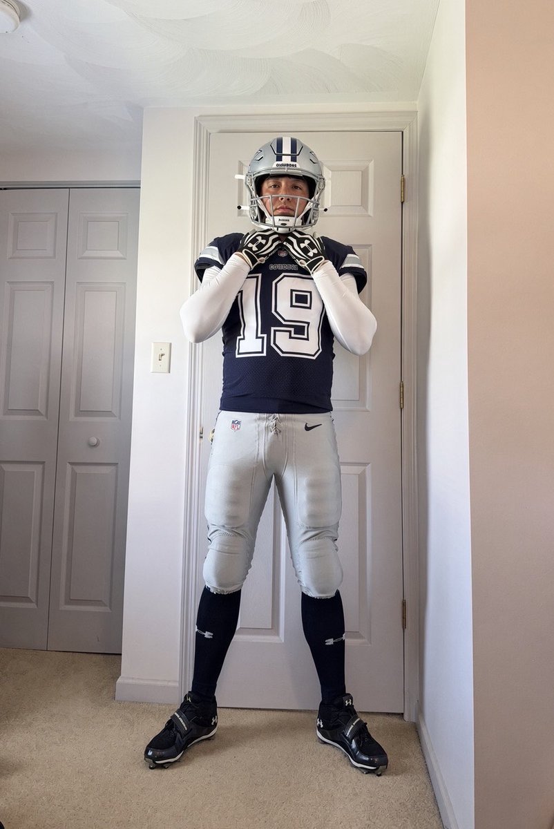 GearguyPA's tweet photo. I don’t care much for the cowboys but I do think their uniforms look pretty ok. #footballgear #footballpants #gearfetish https://t.co/Dg1vlVZKJW
