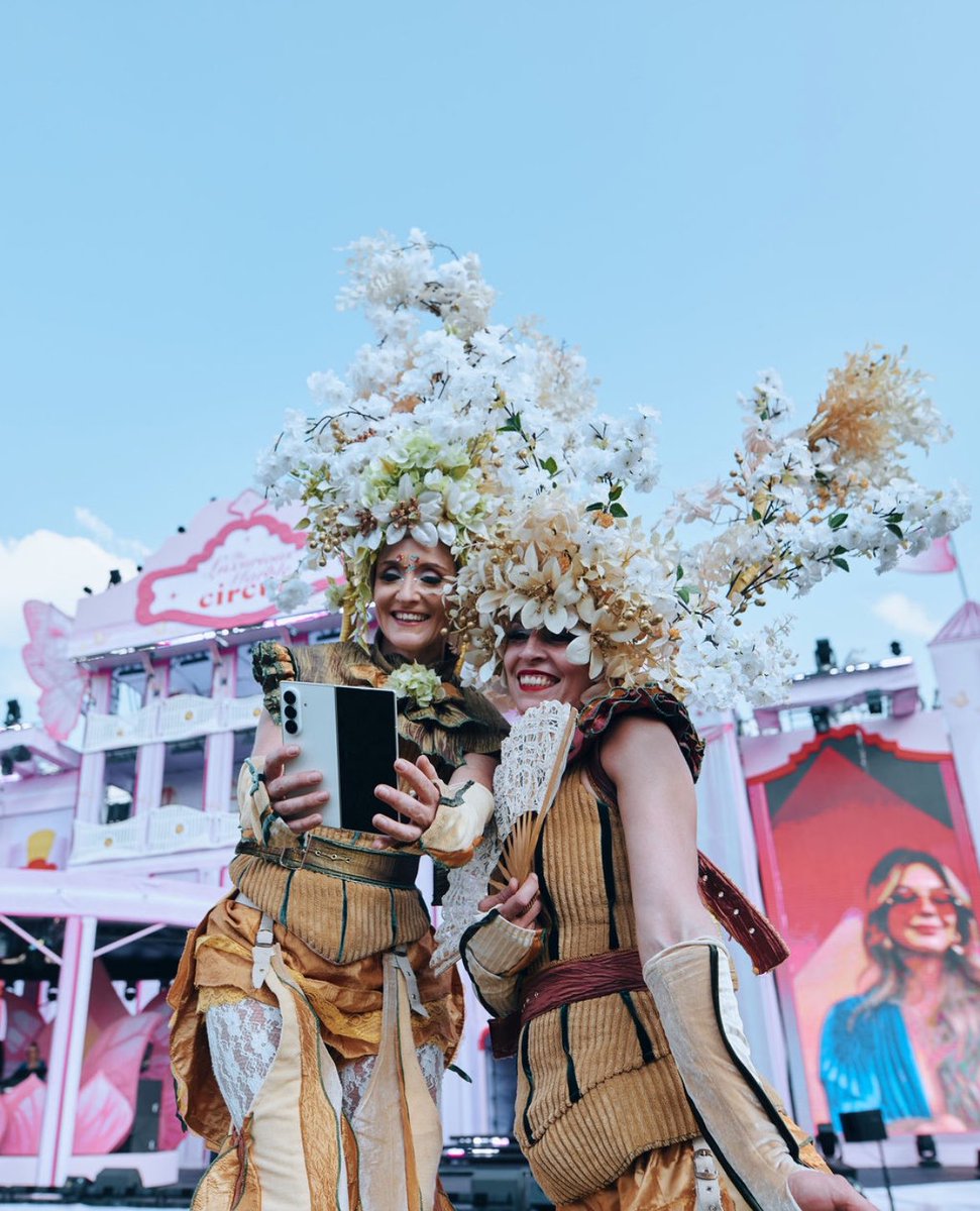 shukrani__'s tweet photo. @SamsungMobileSA is proof that innovation still exists with the #GalaxyZFold8 being the slimmest and the most affordable foldable making sure we all get a chance to use the most light weight foldable #LMC #SamsungMobileSA https://t.co/HETFK3fZrQ