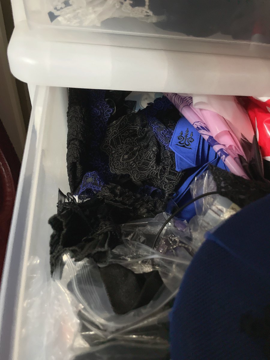 mios_k330's tweet photo. 他のブランドも高騰してんだか、モワティエ安くはねーけど安く感じる。ジレ高いぐらい。めっちゃ欲しいのに高くて今手が出ねー。

黒青モワティエアイテムどんどん増えてきてすごいほくほくしてる。 https://t.co/Pe1l0EsYeX