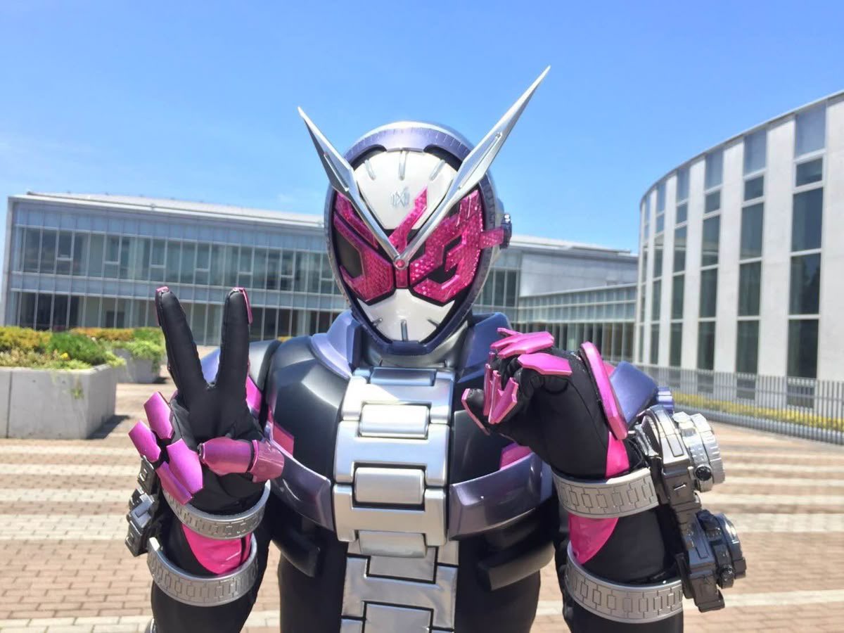 WAGAMA0U's tweet photo. Posing for a picture that [reader] is taking of him. https://t.co/vsc5xWCLR1