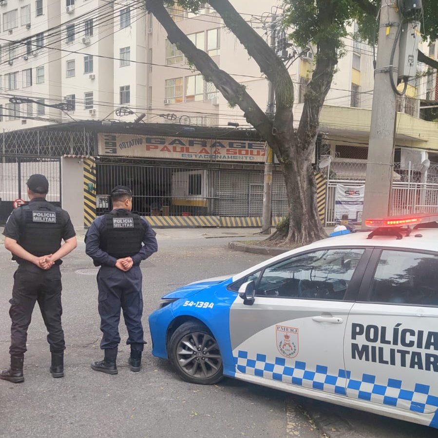 PMERJ's tweet photo. 🏟️🏈 SEGURANÇA REFORÇADA | #PMERJ NO MARACANÃ 👮♂️
Neste domingo (27), o #6BPM atua em apoio ao #BEPE, reforçando o policiamento no entorno do Maracanã e garantindo a segurança dos torcedores durante a partida da #NFL. (+) ⤵️
#ServireProteger #PMERJ #NFL #6BPM #BEPE #RioDeJaneiro https://t.co/qNwXoz1Dmt