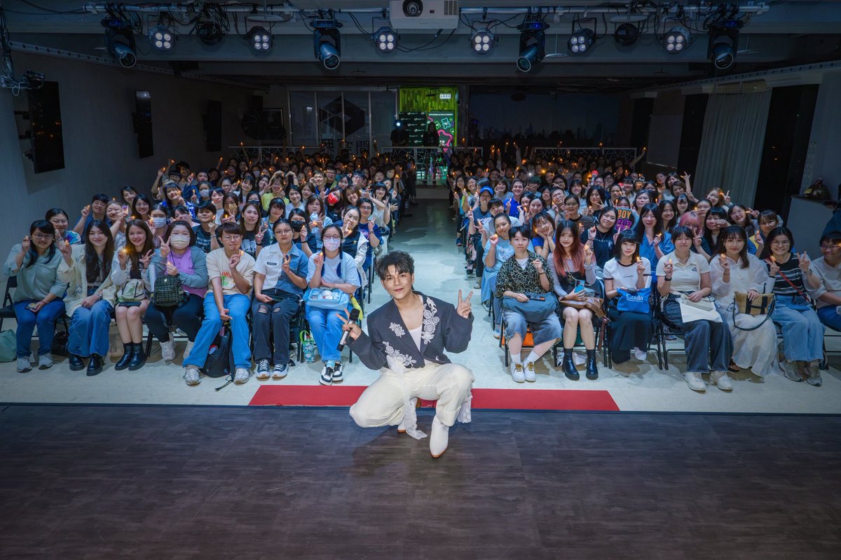 BoySompob's tweet photo. Thank you 🙏🏻
I love you Taipei 🧡🎤✨
#BoySompobworldYTourliveinTaipei
#worldYTour
#BoySompob https://t.co/O6Jqa7uRJ9