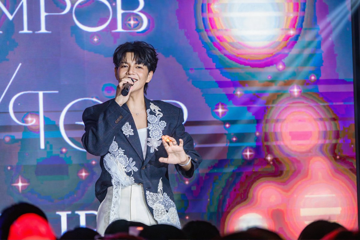 BoySompob's tweet photo. Thank you 🙏🏻
I love you Taipei 🧡🎤✨
#BoySompobworldYTourliveinTaipei
#worldYTour
#BoySompob https://t.co/O6Jqa7uRJ9