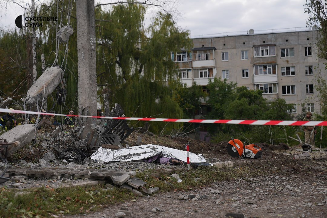 CrimeanVoyager's tweet photo. Sumy. Under this thermal blanket is a 16-year-old girl.

She did nothing wrong. russia killed her today. https://t.co/oF2lfAKpKr