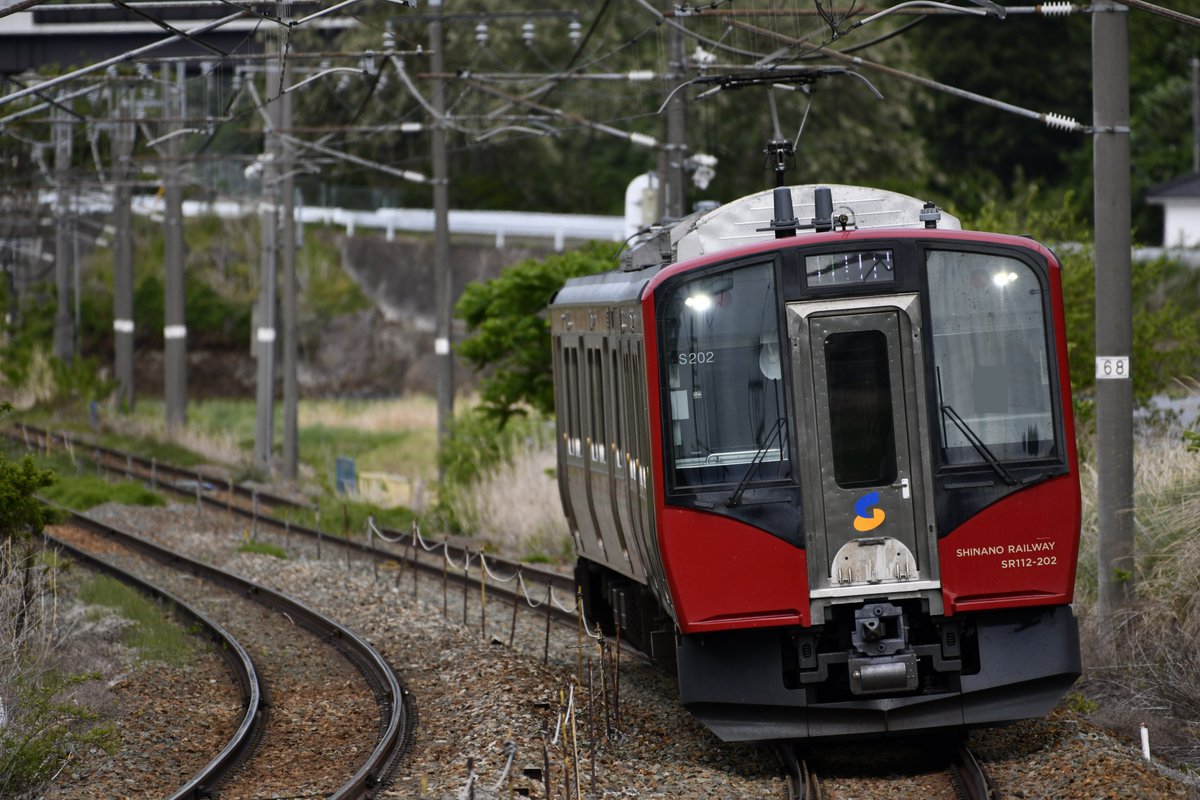 No115189's tweet photo. 5/24
当の軽井沢リゾート号は無し、かと思いきや2722Mと6626Mの合間でちゃんと回送されて行きました😘
回送到着後の時間的猶予は軽井沢駅で30分も無かったのでは…。

しかし、青はともかく赤い方は撮っててもあんまり楽しくない…😅 https://t.co/piwjgeMeSe