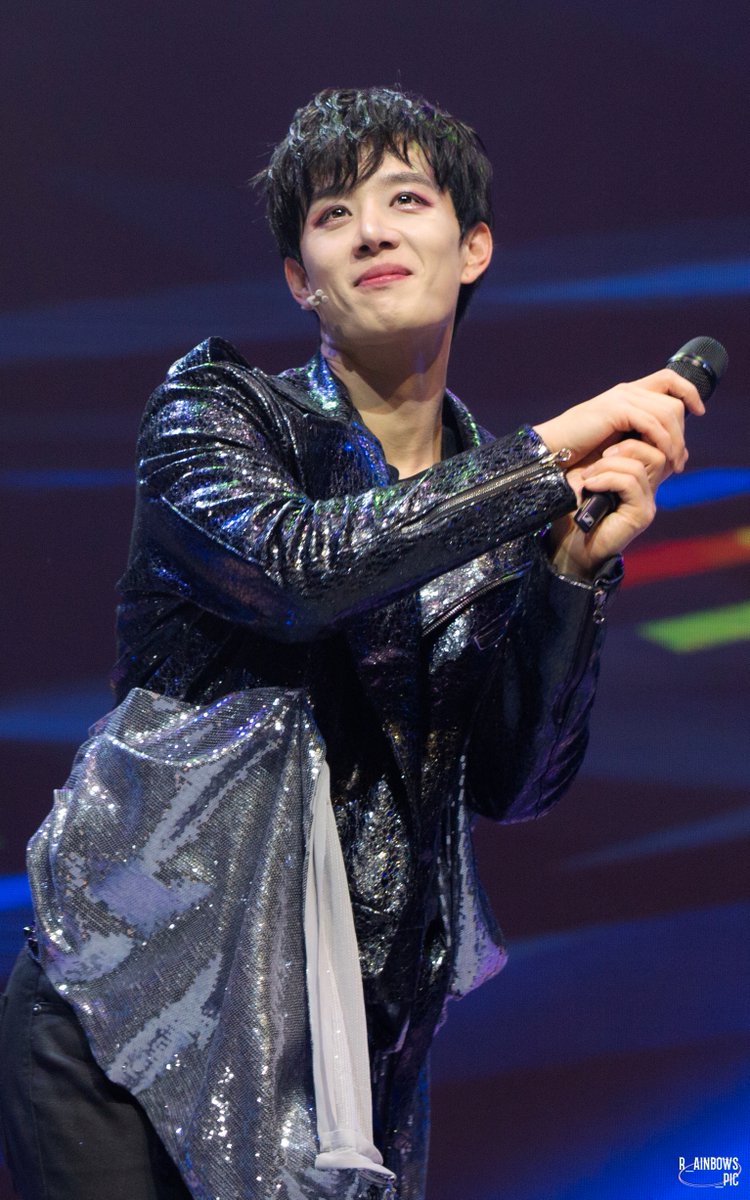 R_ainbows_pic's tweet photo. 2026. 09. 27 18:00 뮤지컬 소크라테스 패러독스 커튼콜

멜레토스 役 #최호승 배우님

어떻게 멜레토스가 이렇게 말랑콩떡얼딩 https://t.co/aOTRiQfbnL
