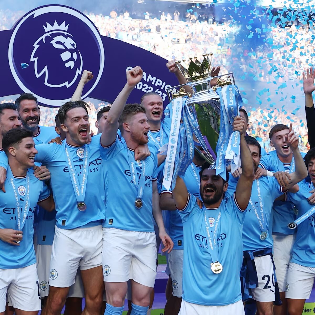 utdshows's tweet photo. 🚨🎙️ Arsène Wenger on what he foresees happening to Manchester City after all the financial charges and the ongoing saga:

🗣️ “𝗠𝗮𝗻 𝗖𝗶𝘁𝘆 𝗺𝗮𝘆 𝗯𝗲 𝗹𝘂𝗰𝗸𝘆. 𝗧𝗵𝗲𝘆 𝗺𝗮𝘆 𝗷𝘂𝘀𝘁 𝗴𝗲𝘁 𝗮 𝗳𝗶𝗻𝗲 𝗮𝗻𝗱 𝗮 𝘁𝗿𝗮𝗻𝘀𝗳𝗲𝗿 𝗯𝗮𝗻.

But I trust England.

A country that respects tradition and history so much may never accept Manchester City in the same way again.

Nothing they achieve from now on will ever be celebrated in the same way.

Their entire club’s legacy is worthless now.

At every match, they’ll be called ‘cheats.’ Nobody will respect them, and their players will know that anything they achieve will never carry the same meaning.

That is the real punishment. Not just what happens to Manchester City in the courts or on the pitch, but what happens to the way people remember everything they achieved."