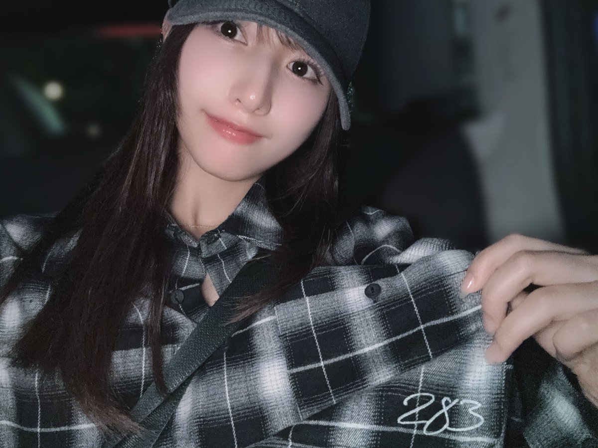 kanisawa_moeko's tweet photo. #シャニマスソロライブMSP_day1
観に行かせていただきました!!

キラキラした空間、全楽曲すごく素敵で!!
オサレカンパニーさんの衣装がたくさんのステージ、圧巻でした…!!

数年前、駅の広告で一目惚れしてからゲームを始めて、ついにライブに!嬉しかったです💐 https://t.co/jAdLkR5Etc