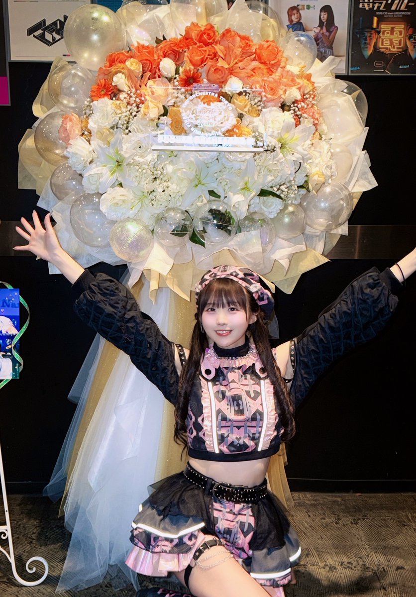 TOT_meicha's tweet photo. #オケトー夏ツアー ファイナル！！
ありがとうございました🫧♥

この夏、たくさんのライブたくさんの遠征ついてきてくれたみんな😖本当にありがとう🫶🫶🫶
夏に育てた想いをぶつけ合って出し尽くしたライブだったなって思います！！
ほーーんとに楽しかった( ◜ᴗ◝ )⟡.·
この曲あそこでやったなぁとか、ライブ中に思い出しながら楽しんでたよ☺️

そして久しぶりのバンドセット、いつもよりぎゃんぎゃんな音が最高でした！良すぎて…なんだろ…良すぎた！！！語彙力ない！( ⦿ᴗ⦿)

次のおっきいワンマンも決まって
特別な日はもちろん、日常な日もこれからもみんなととくべちゅに過ごして行きたいなと思いました！！

みんなの手をまだまだ離さないから！
引っ張っていくからオケトーに全部任せてついてきてねᜊ•ᴗ•ᜊ୨୧*。

忘れらんない夏をありがとうーーー！！！