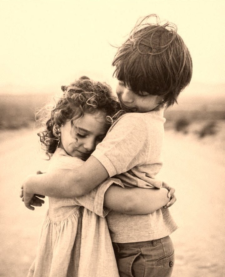 SoloGloritge3s's tweet photo. "El secreto, querida Alicia, 
   es rodearte de personas 
que te hagan reír el corazón".

- Alicia en el país de las maravillas https://t.co/c88JzjiAmC