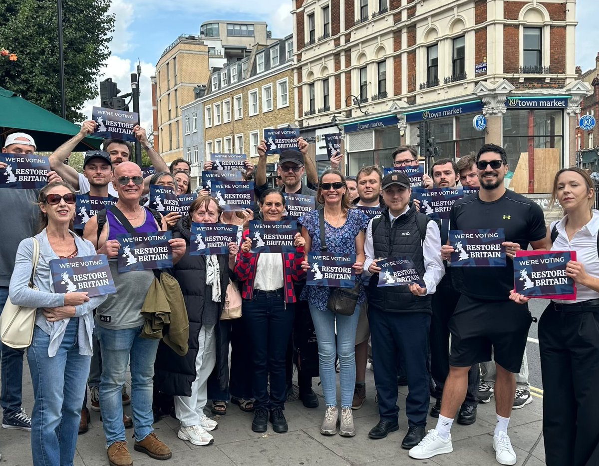 RupertLowe10's tweet photo. A more peaceful campaigning session today in Holborn &amp; St Pancras, although there was one arrest following an attack on one of our groups (more updates to follow).

The remaining patriots in central London are backing Restore Britain in big numbers. https://t.co/PxwWvy0BAY