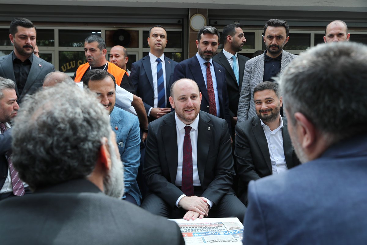 abuyukgumus's tweet photo. Türkiye Yüzyılı Buluşmalarımız kapsamında Kağıthane ilçemizde;

📌 Hamidiye Ulu Camii eşrafıyla çay sohbetinde buluştuk.

📌Girne Caddesi’nde faaliyet gösteren esnafımızı ziyaret ederek hayırlı işler diledik.

📌 Sivas Koyulhisar Boyalı Köyü Derneği’nde hemşehrilerimizle hasbihal ettik.

📌 Hamidiye Mahalle Başkanlığımızda dava ve yol arkadaşlarımızla çalışmalarımızı değerlendirdik.

İstanbul’umuzda mahalle mahalle, sokak sokak hemşehrilerimizle gönül gönüle olmaya devam ediyoruz. 🇹🇷

#TürkiyeYüzyılıBuluşmaları