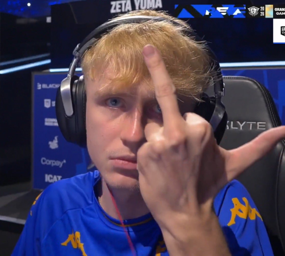 _salvatretzzo's tweet photo. Huty baneado del Mundial por hacerle “fuck you” a la cámara de la transmisión oficial ayer, justo después de perder una pelea.

Aplausos para el competitivo de Fortnite 👏 https://t.co/3jkCrBLckD